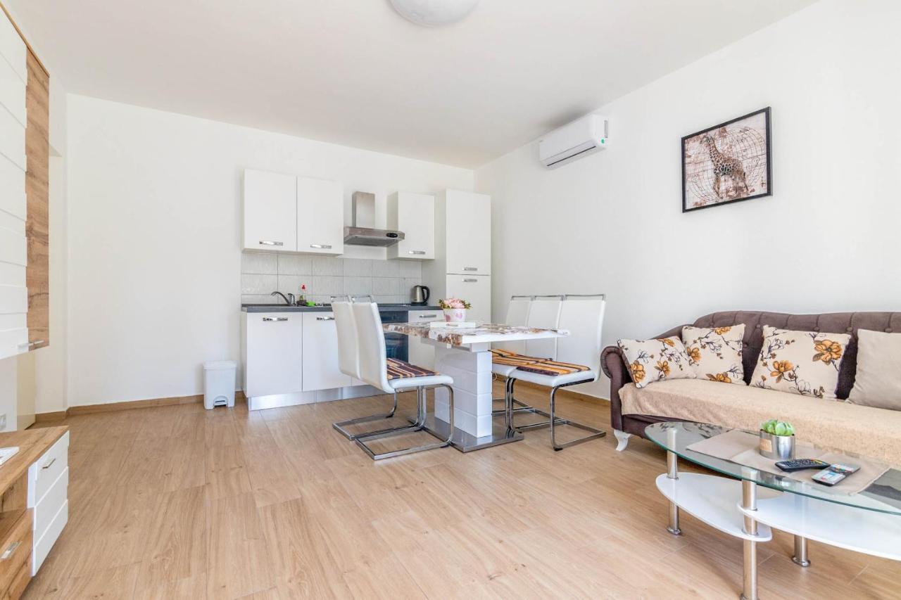 Apartment Lea Sveti Filip i Jakov Ngoại thất bức ảnh